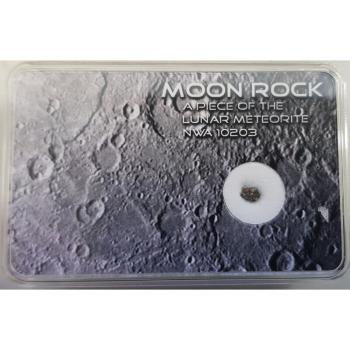 Echter Mond Meteorit 3mm NWA 10203